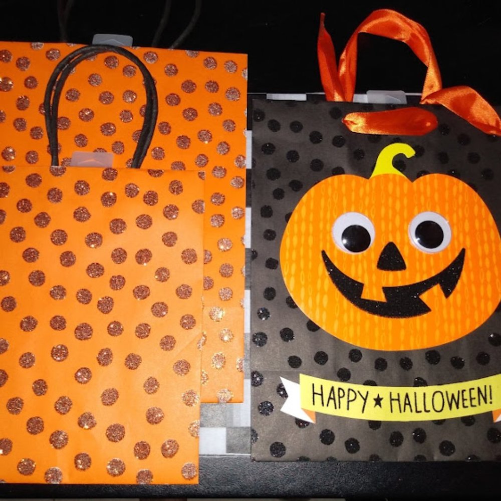 HALLMARK 3pc HALLOWEEN PUMPKIN WITH GOOGLY EYES + ORANGE POLKA DOT GIFT BAGS